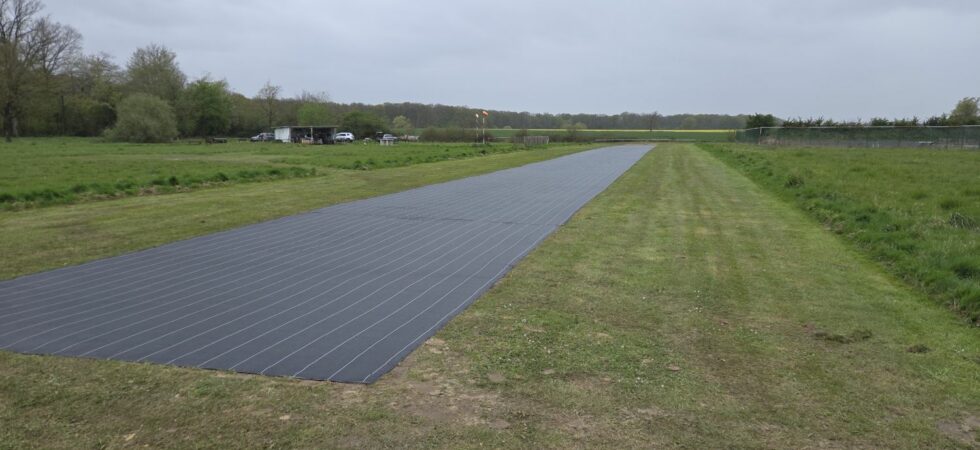 Entretien du terrain - 2026 - remplacement piste bâchée