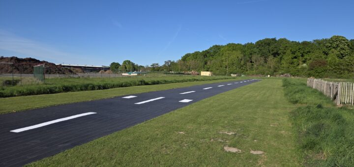 Entretien du terrain - 2026 - remplacement piste bâchée